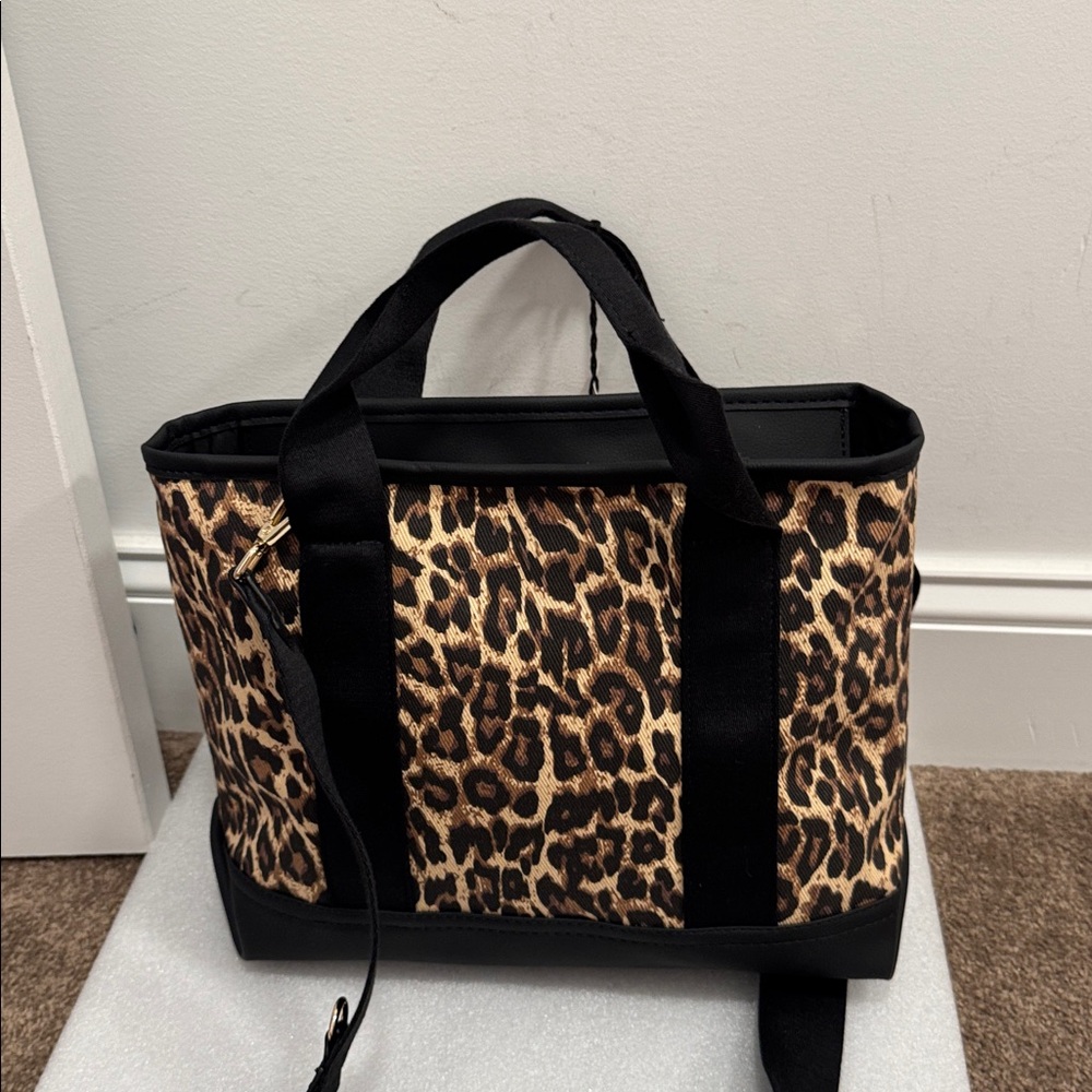 BETSEY JOHNSON Leopard Print Tote Bag with Heart Accent- NWT - Picture 1 of 8